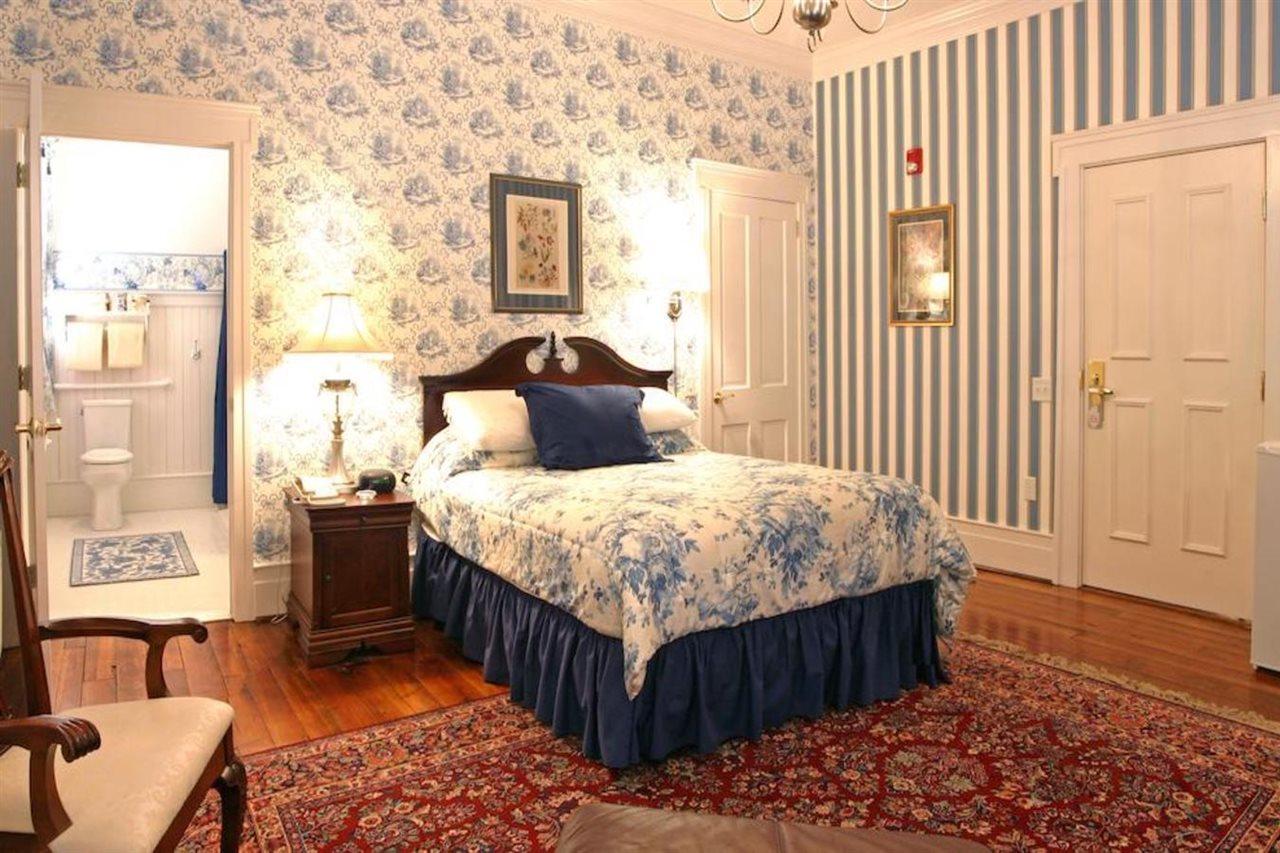 Village & Bed & Breakfast Bird-in-Hand