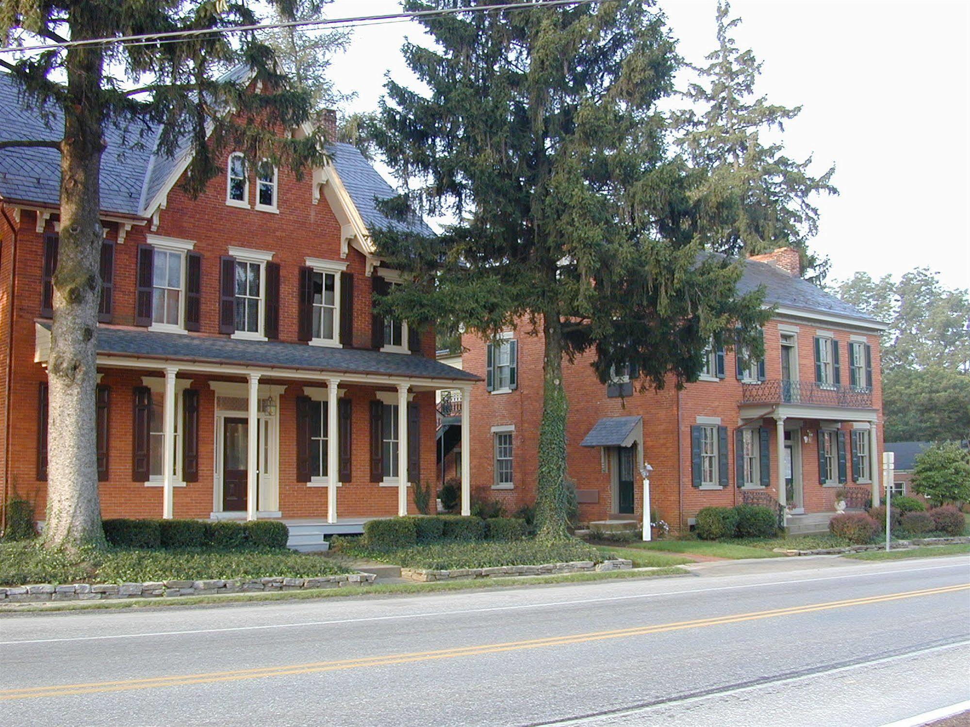Village & Bed & Breakfast 3*