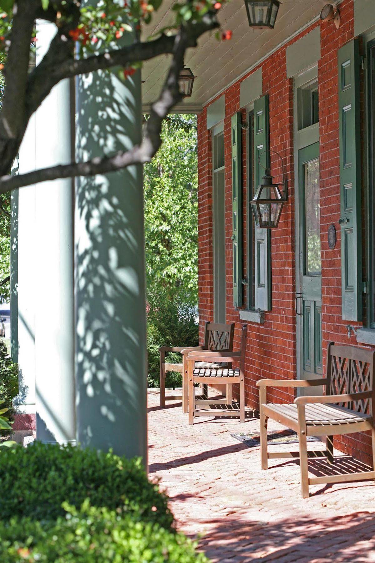 Village & Bed & Breakfast Bird-in-Hand
