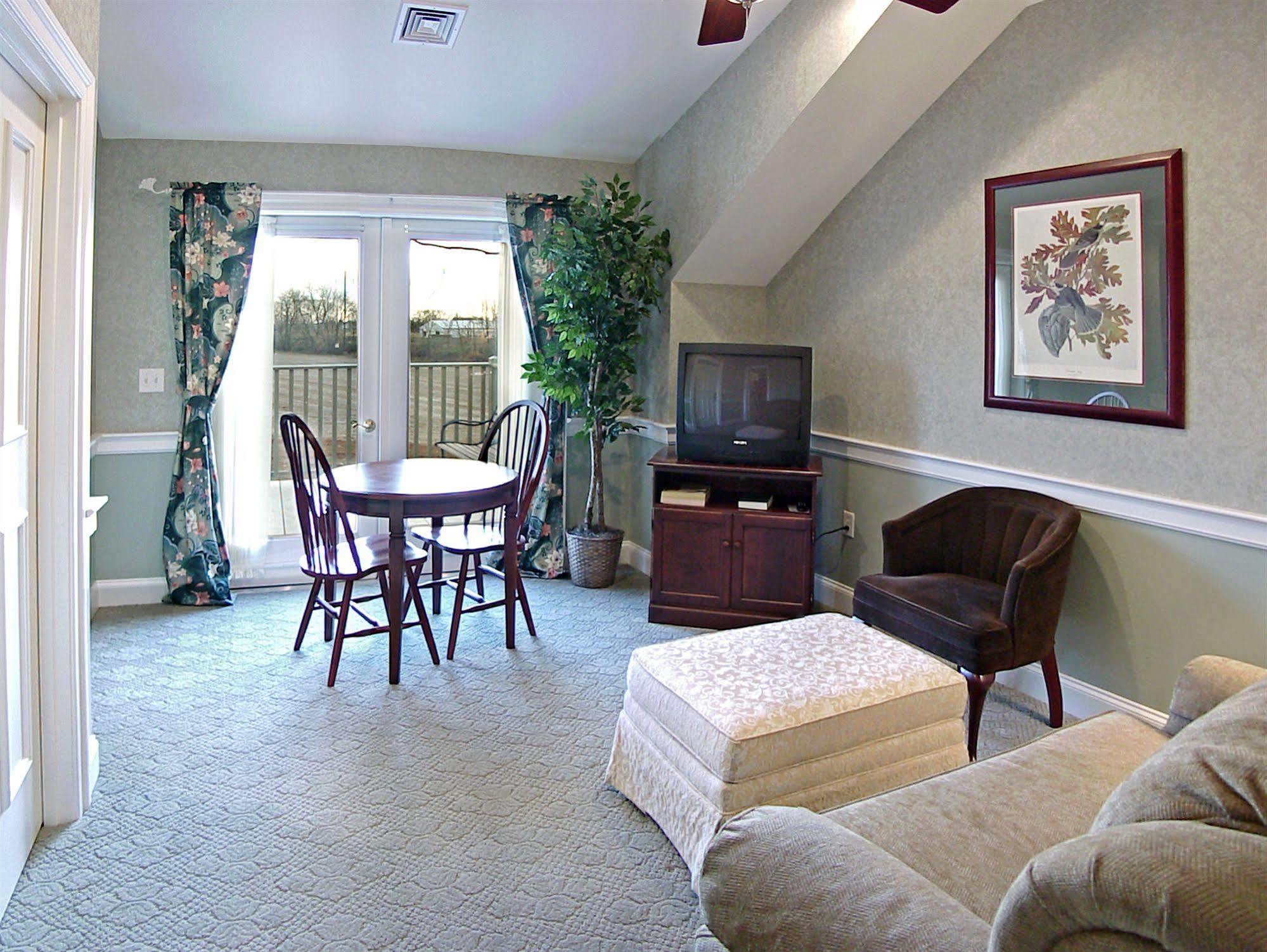 Village & Bed & Breakfast Bird-in-Hand