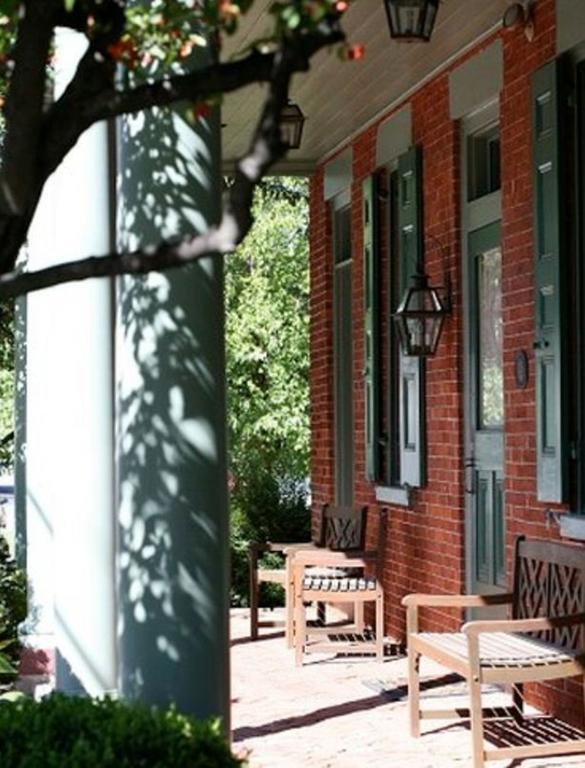 Village & Bed & Breakfast Bird-in-Hand